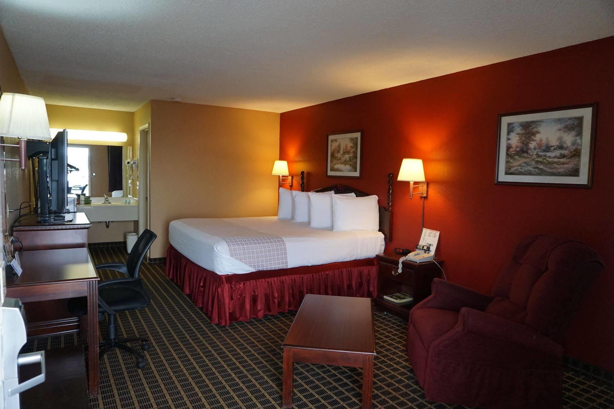 Selmer Star Plus Inn & Suites المظهر الخارجي الصورة