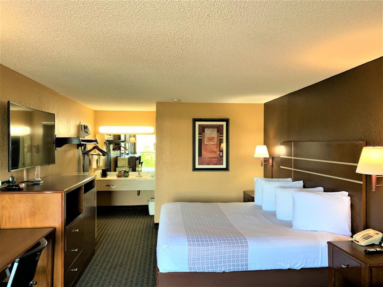 Selmer Star Plus Inn & Suites المظهر الخارجي الصورة
